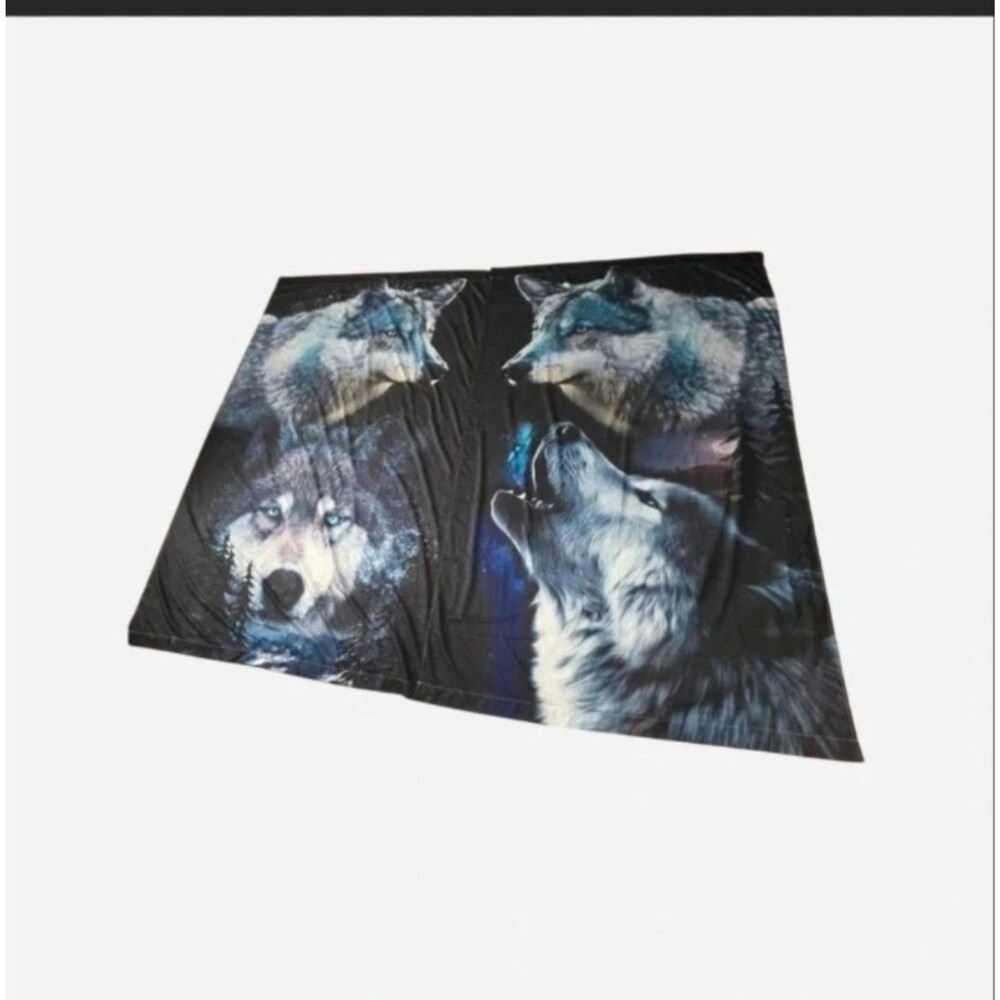 Wolf design each panel is   52X82